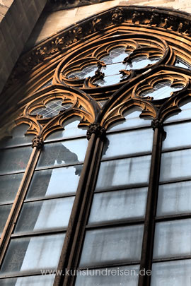 Architektur der Gotik - Kölner Dom, Mit Maßwerk gestaltetes gotisches Fenster