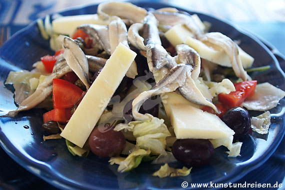 Äolischer Salat mit Sardellen, Pecorino, Oliven und Kapern