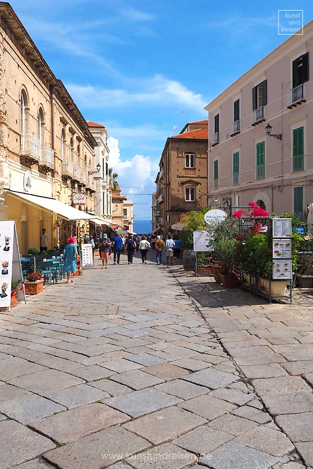 Corso Vittorio Emanuele in der Altstadt von Tropea in Kalabrien