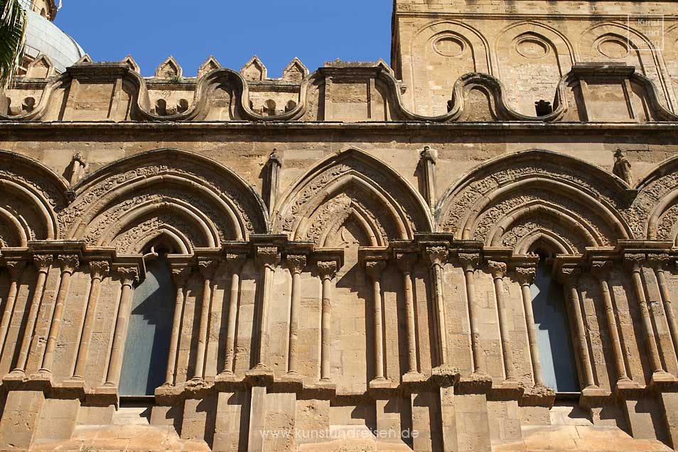 Mit Zinnen verzierte Fassade an der Kathedrale, Palermo