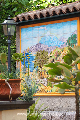 Wandmosaik mit dem Ätna im Garten der Villa Schuler, Taormina
