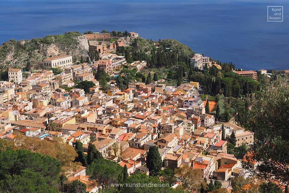 Blick auf Taormina mit seinem Griechischen Theater